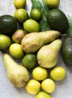 Вид зверху на жовтий і зелений кольори фруктів — стокове фото
