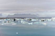 Йокульсарлонское ледниковое озеро — стоковое фото