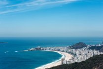 Вид с воздуха на пляж Копакабана, Рио-де-Жанейро, Бразилия — стоковое фото