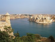 Наблюдая вид Валлетта Мальта и ясное небо — стоковое фото