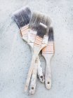 Closeup shot of still life of paintbrushes on rustic surface — Stock Photo