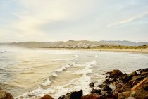 Vista de rochas e mar, Morro Bay, Califórnia, EUA — Fotografia de Stock