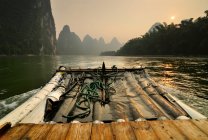 Barco de bambu no Rio Li — Fotografia de Stock