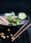 Тарелка вьетнамского салата — стоковое фото