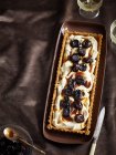 Вершковий пиріг з фруктовим джемом — стокове фото