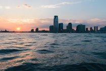 Distrito financiero y paseo marítimo, Battery Park, Nueva Jersey, Nueva York, Estados Unidos - foto de stock