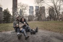 Romantic happy couple enjoying city during winter holidays in park having coffee — Stock Photo