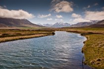 Fljotaa Fluss und Berge am Horizont — Stockfoto