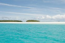 Живописный вид на остров в южной части Тихого океана — стоковое фото
