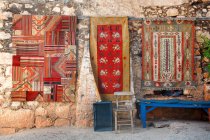 Türkische Teppiche an der Wand — Stockfoto