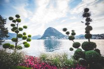 Formal garden and flower beds, Lake Lugano, Switzerland — Stock Photo