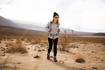 Trekker running in Death Valley National Park, California, US — Stock Photo