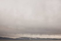 Nubes de tormenta en el lago Tahoe - foto de stock