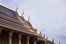 View of Decorations on ornate temple roofs — Stock Photo