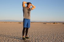 Fitness en el desierto - foto de stock