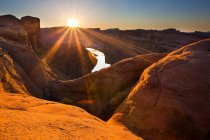 Sun rising over rock formations — Stock Photo