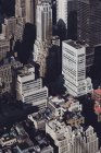 Vue aérienne des gratte-ciel modernes en plein soleil — Photo de stock