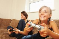 Two girls playing video game — Stock Photo