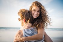 Young couple hugging in San Diego beach — Stock Photo