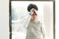 Retrato de esgrimista adolescente — Fotografia de Stock