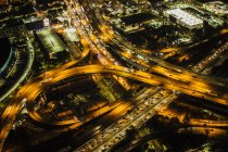 Вид с воздуха на город и шоссе, Лос-Анджелес, Калифорния, США — стоковое фото