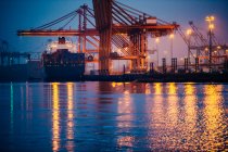 View of cargo ship and gantry cranes in harbor at night, Tacoma, Washington, USA — Stock Photo