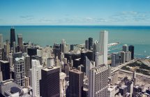 Chicago skyscrapers and lake michigan in sunlight — Stock Photo