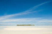 Остров в южной части Тихого океана — стоковое фото