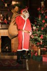 Санта-Клаус доставляет подарки — стоковое фото