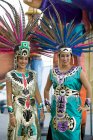 Жінки в ацтекових костюмах — стокове фото