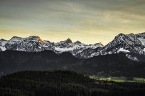 Vista para as montanhas Allgauer, Eisenberg, Allgau, Baviera, Alemanha — Fotografia de Stock