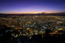 Вид с воздуха на город Богота в ночное время, Колумбия — стоковое фото