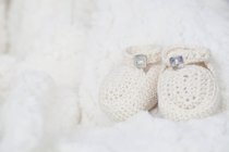 Knitted baby shoes, close-up — Stock Photo