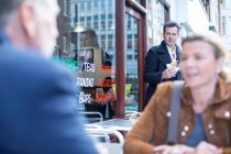 People at pavement cafe having lunch — Stock Photo