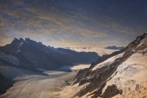 Vista del glaciar Aletsch desde Jungfrau, Alpes, Cantón de Berna, Suiza - foto de stock