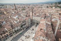 Вид с воздуха на здания Вероны, Венето, Италия — стоковое фото