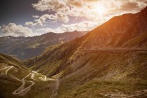 Old road with tight serpentines, Gotthard Pass, Ticino, Швейцария — стоковое фото