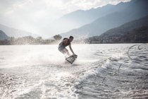 Esqui aquático, lago Maggiore, Verbania, Piemonte, Itália — Fotografia de Stock