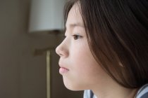 Gros plan portrait de sérieux asiatique fille — Photo de stock