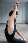 Side view of Dancer stretching in studio — Stock Photo
