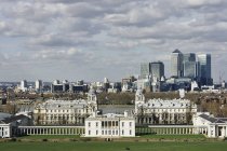 Vista elevata della Greenwich University e Canary Wharf, Londra, Regno Unito — Foto stock