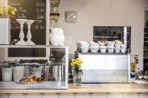 Cafe counter with coffee machine and food display cabinet — Stock Photo