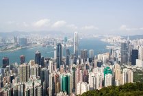 Rascacielos y hong kong puerto victoria - foto de stock