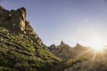 Сонячної пейзажний вид на гори, Науель Хуапі Національний парк, Ріо-Негро, Аргентина — стокове фото