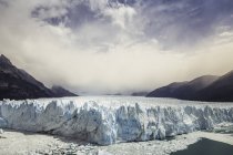 Blick auf den Perito Moreno Gletscher und die Berge im los glaciares Nationalpark, Patagonien, Chile — Stockfoto