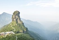 Vista elevada do Monte Fanjing formação rochosa e paisagem nebulosa, Jiangkou, Guizhou, China — Fotografia de Stock