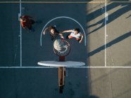Overhead view of friends on basketball court playing basketball game — Stock Photo