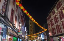 Paper lanterns and shopfronts in chinatown street at night, Singapore, South East Asia — Stock Photo