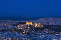 L'Acropole illuminée la nuit, Athènes, Attiki, Grèce, Europe — Photo de stock