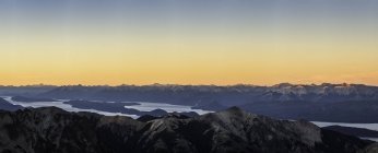 Panoramablick auf das Anden-Gebirge bei Sonnenuntergang, nahuel huapi Nationalpark, Rio Negro, Argentinien — Stockfoto